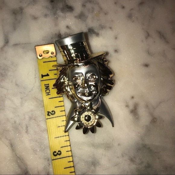 VTG Gold & Silver Tone Circus Clown Brooch w Flower EUC approx 2.5” x 1.6” - Picture 6 of 7